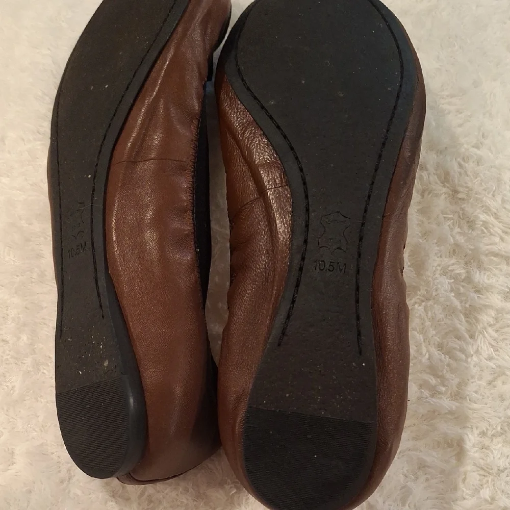 Tory Burch Brown and Black Flats with Gold Medallion - Picture 5 of 9